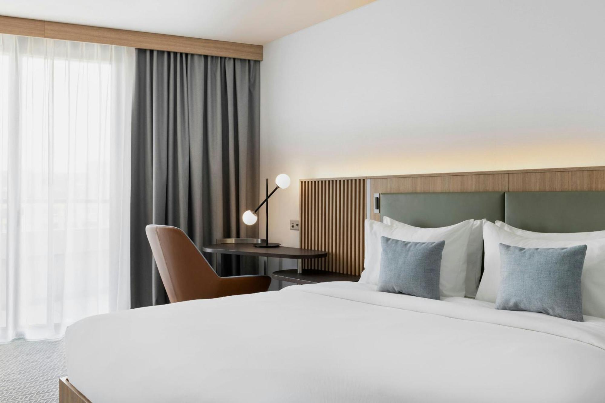 Courtyard By Marriott Biel Bienne Hotel Kültér fotó